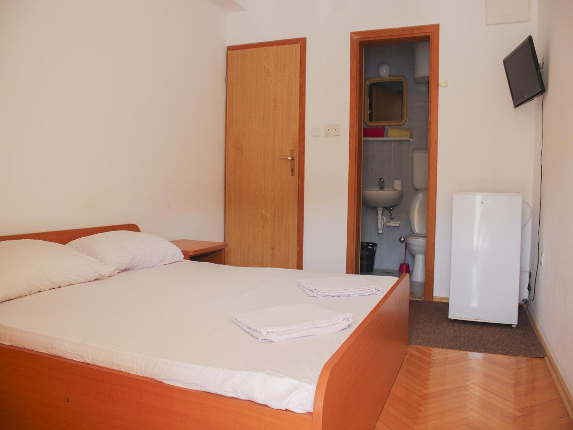Apartments And Rooms Mato Неум Стая снимка