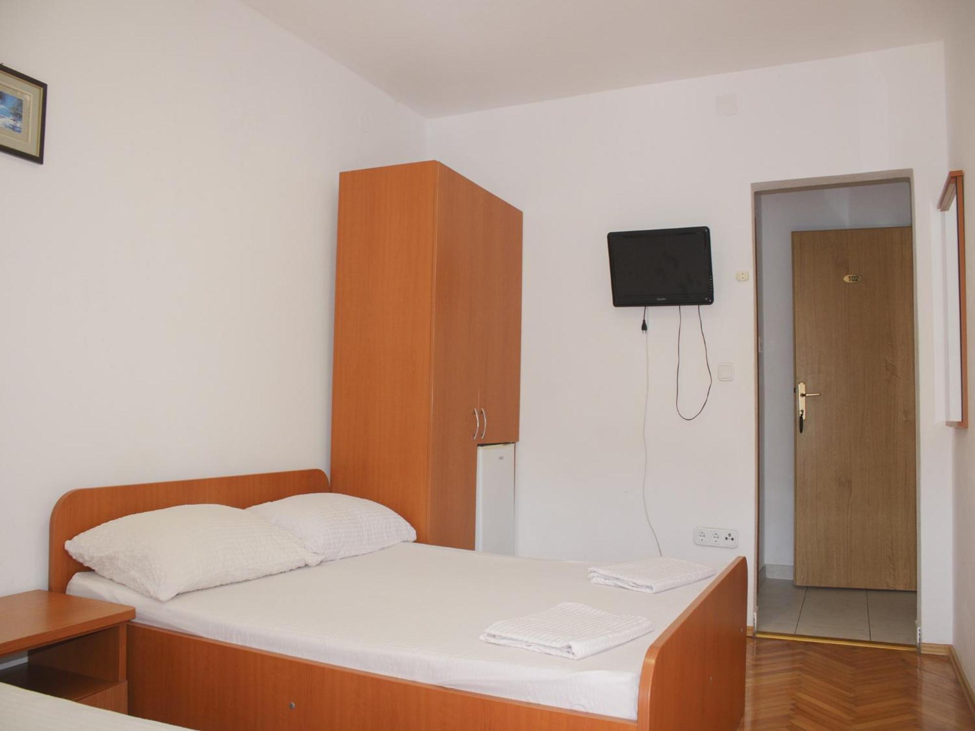 Apartments And Rooms Mato Неум Стая снимка
