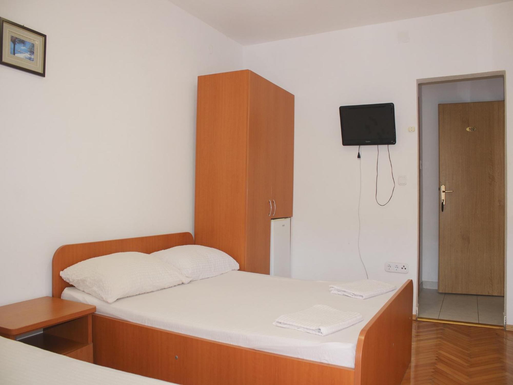 Apartments And Rooms Mato Неум Стая снимка