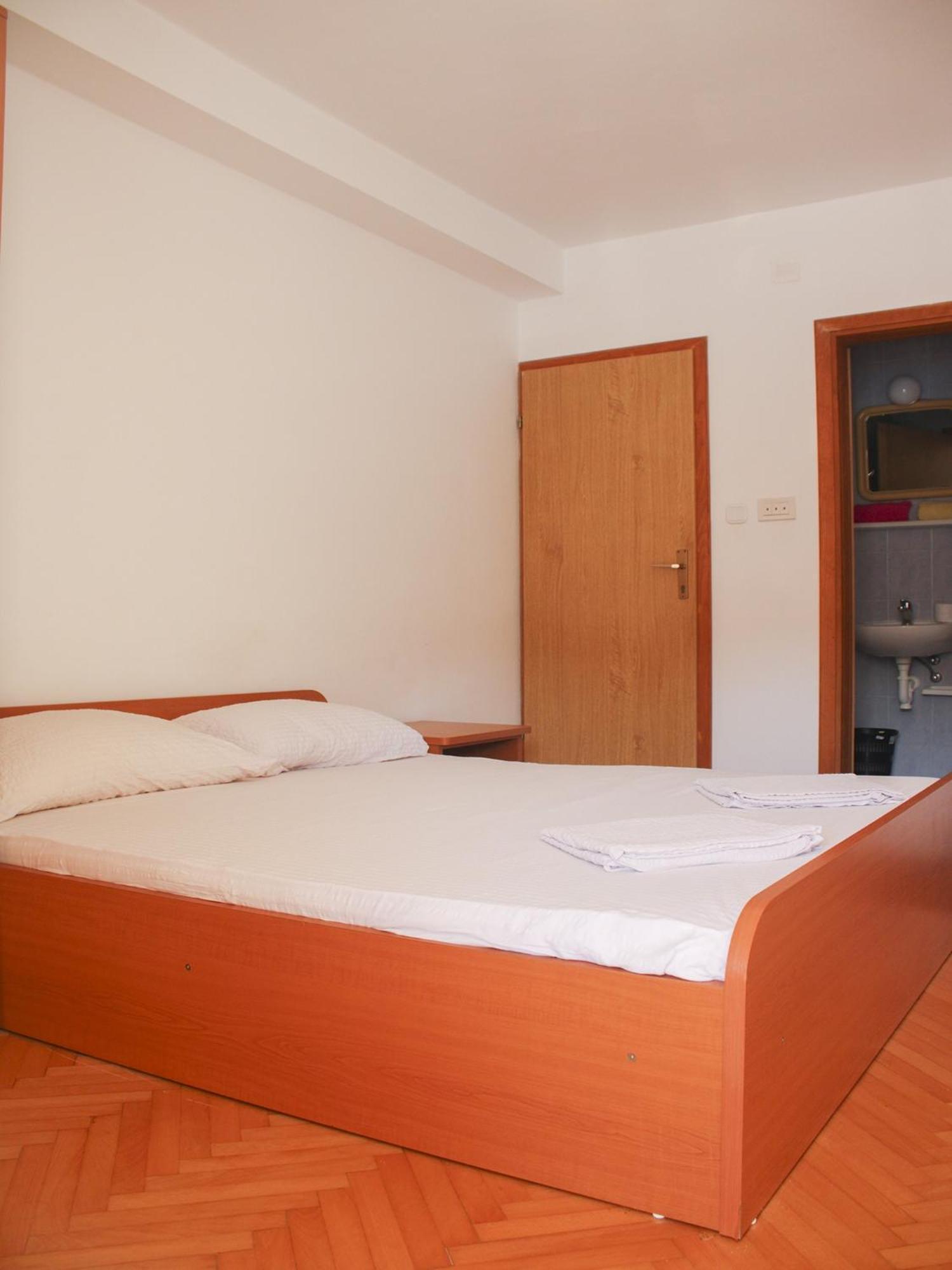 Apartments And Rooms Mato Неум Стая снимка