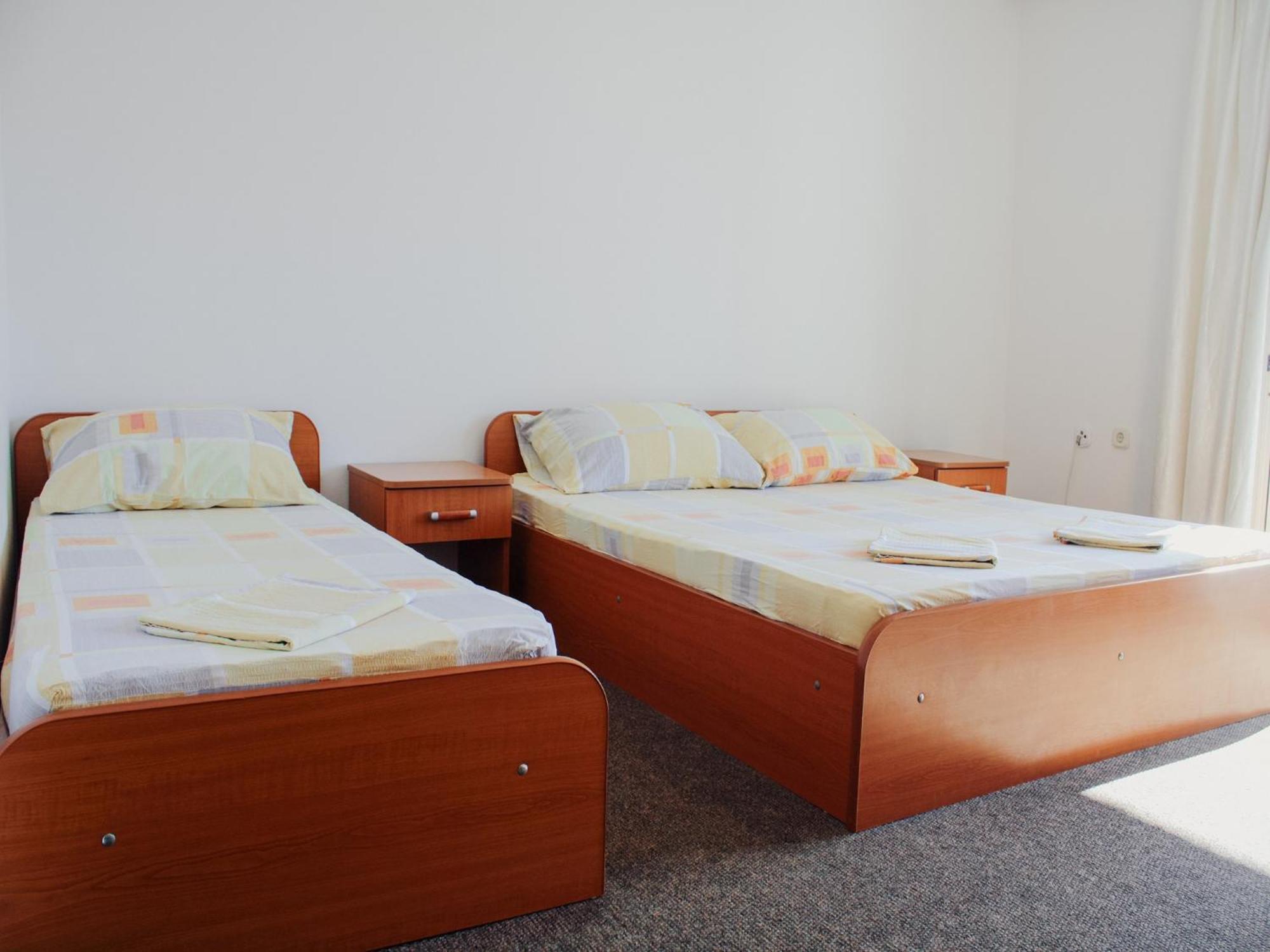 Apartments And Rooms Mato Неум Стая снимка