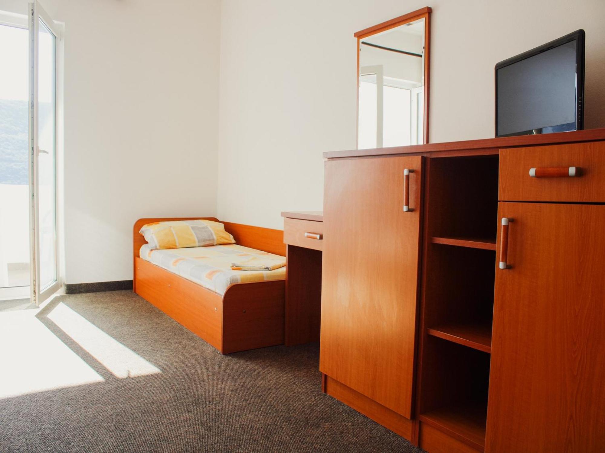 Apartments And Rooms Mato Неум Стая снимка