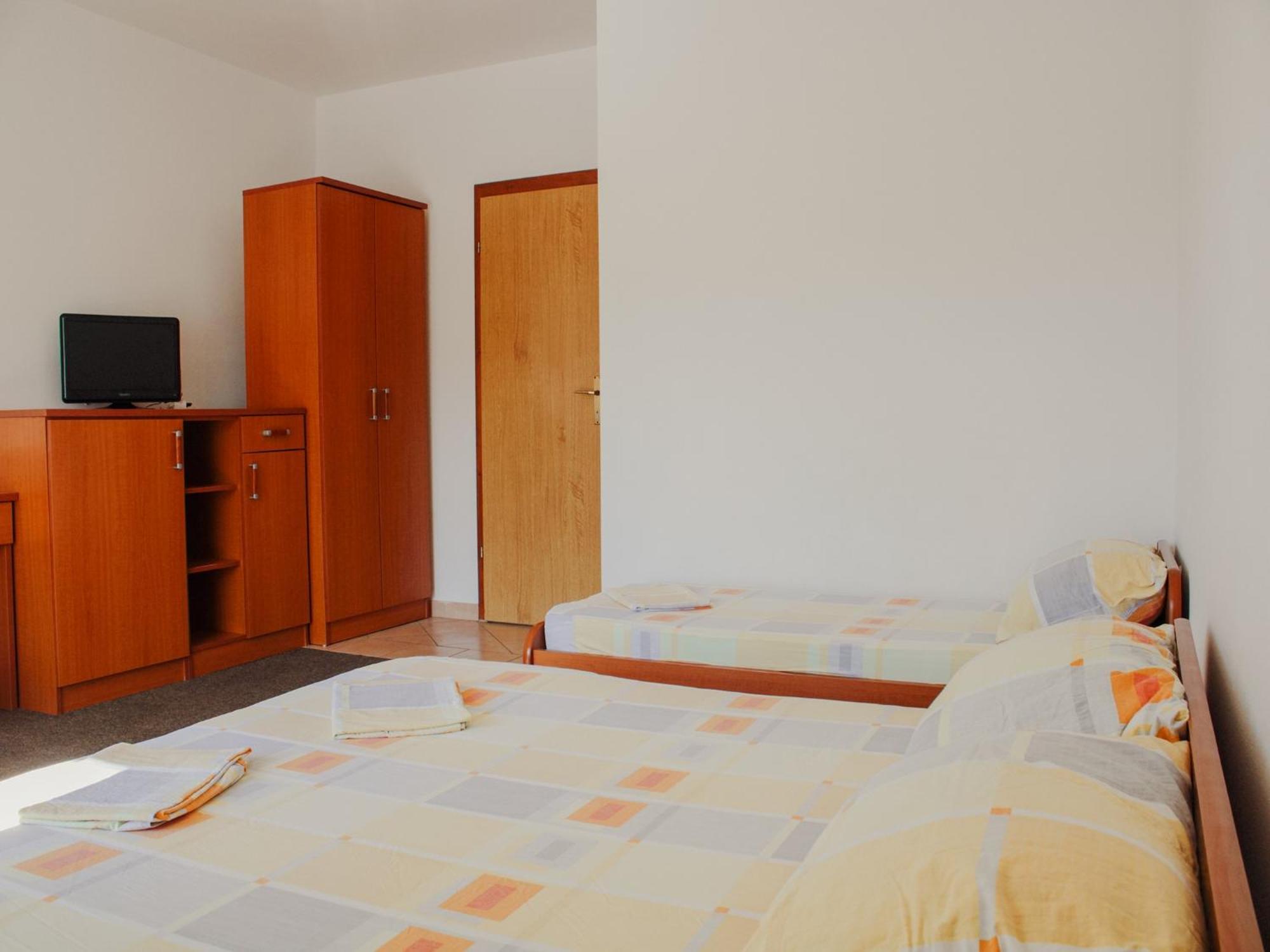 Apartments And Rooms Mato Неум Стая снимка